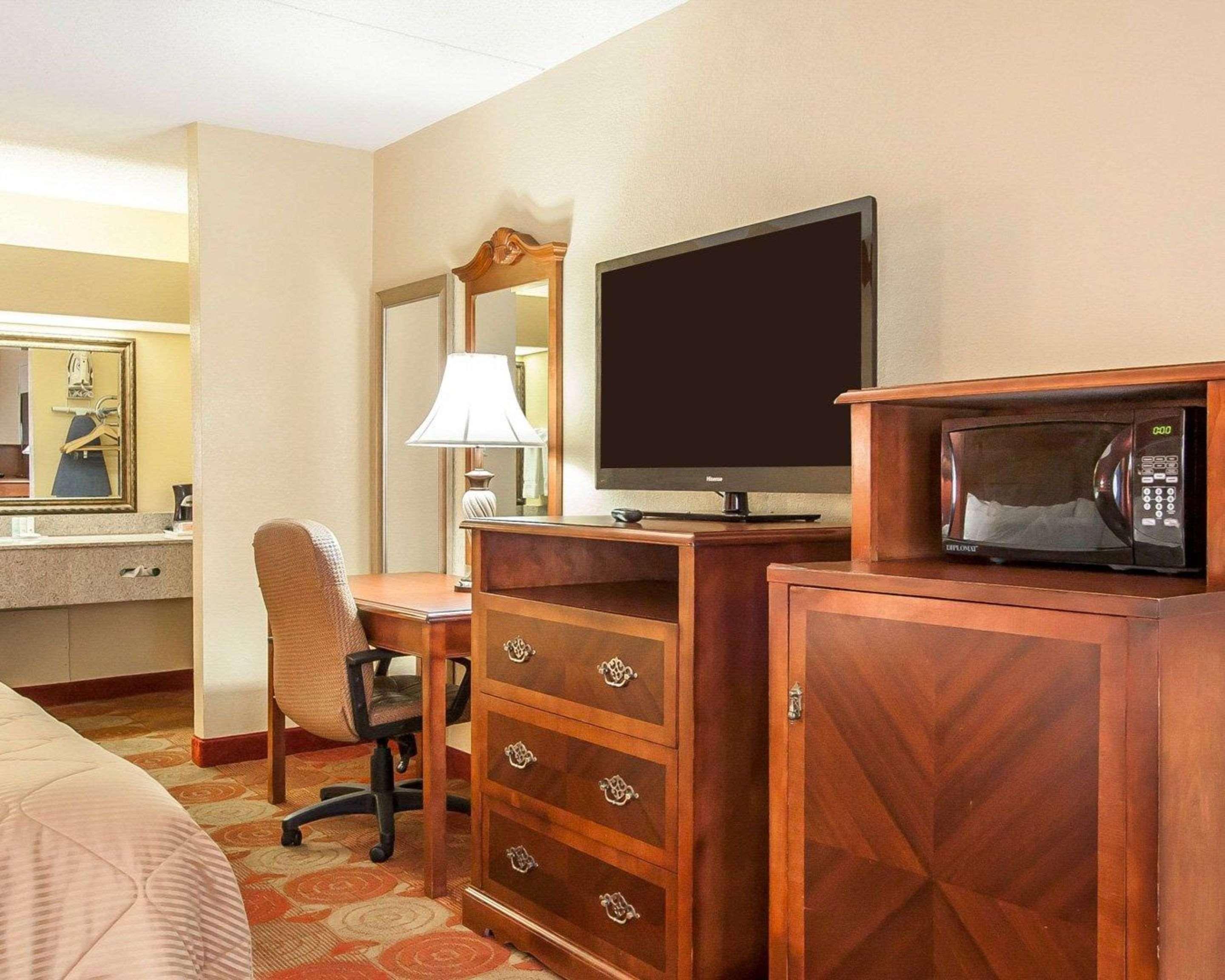 Clarion Inn & Suites University Center Auburn Zewnętrze zdjęcie