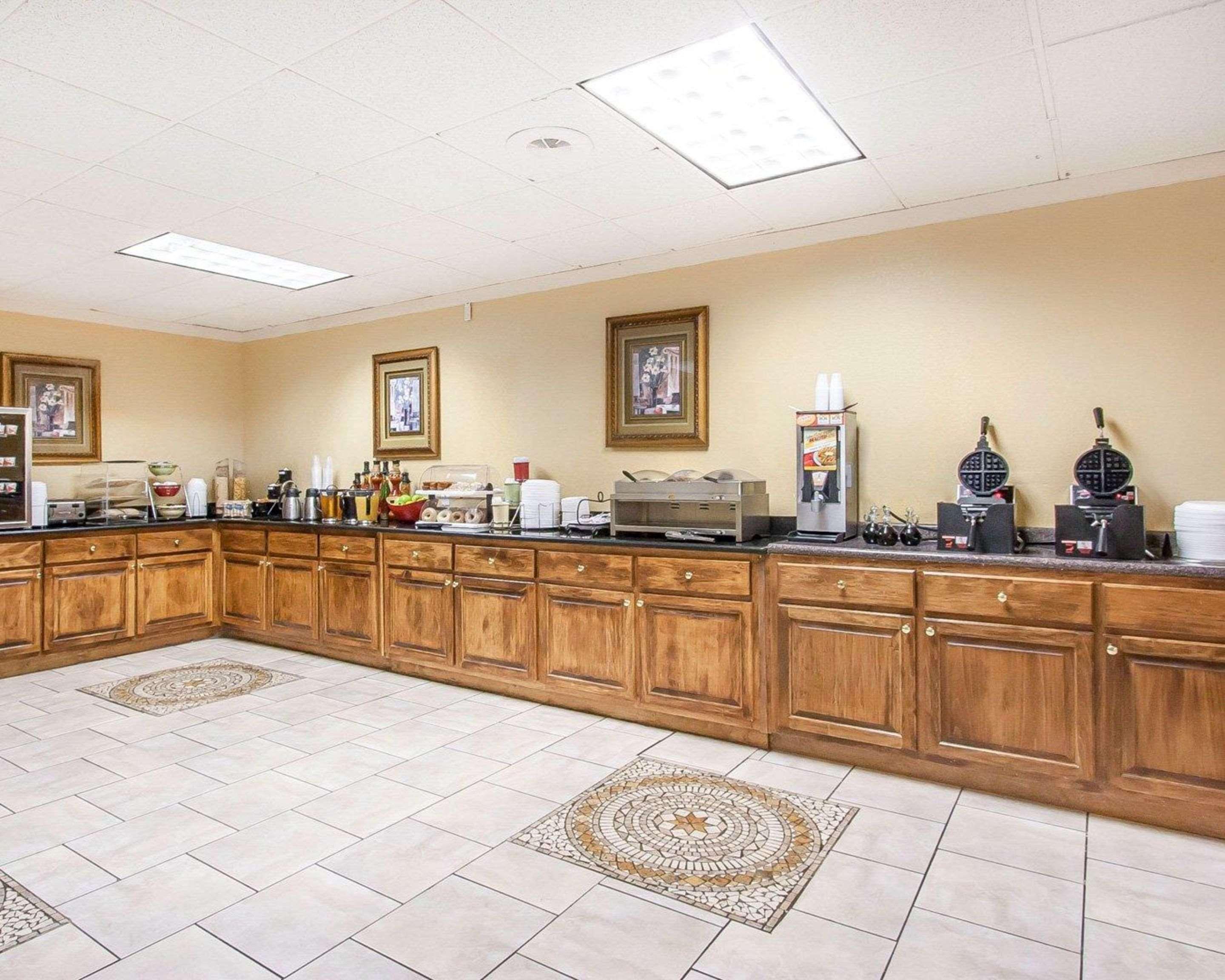 Clarion Inn & Suites University Center Auburn Zewnętrze zdjęcie