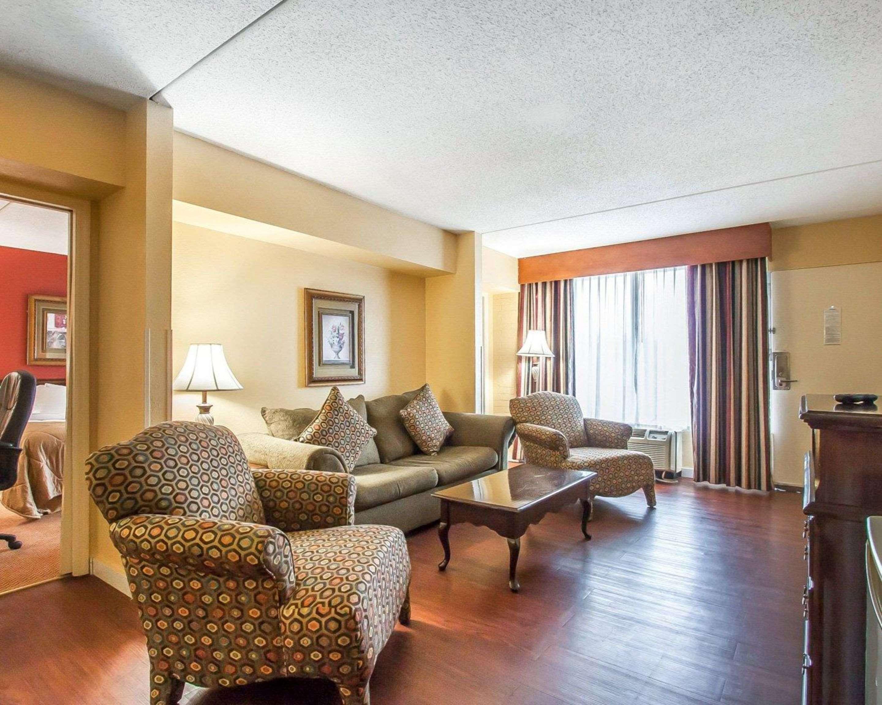 Clarion Inn & Suites University Center Auburn Zewnętrze zdjęcie