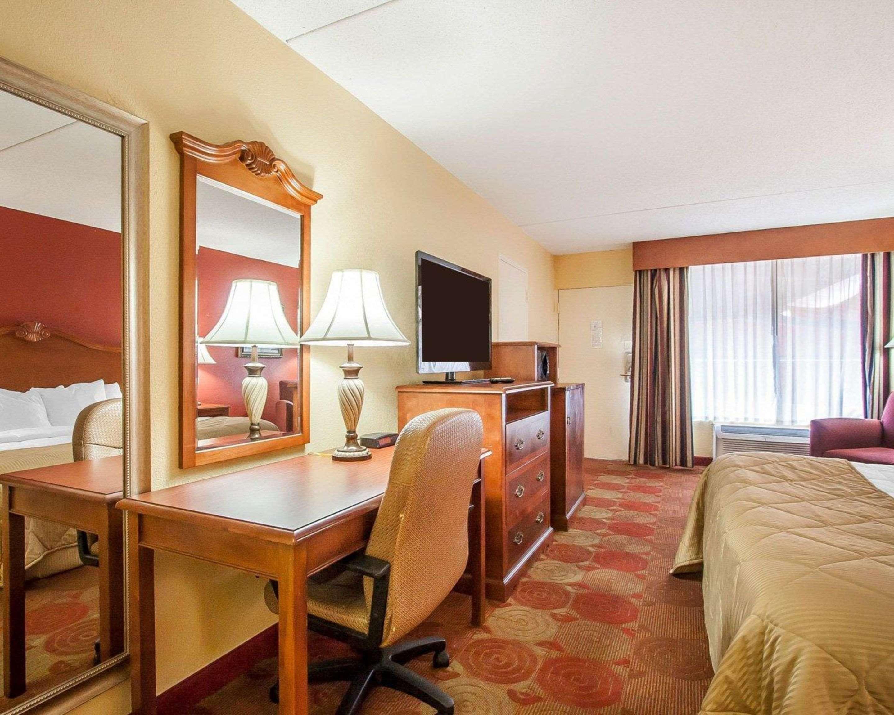 Clarion Inn & Suites University Center Auburn Zewnętrze zdjęcie
