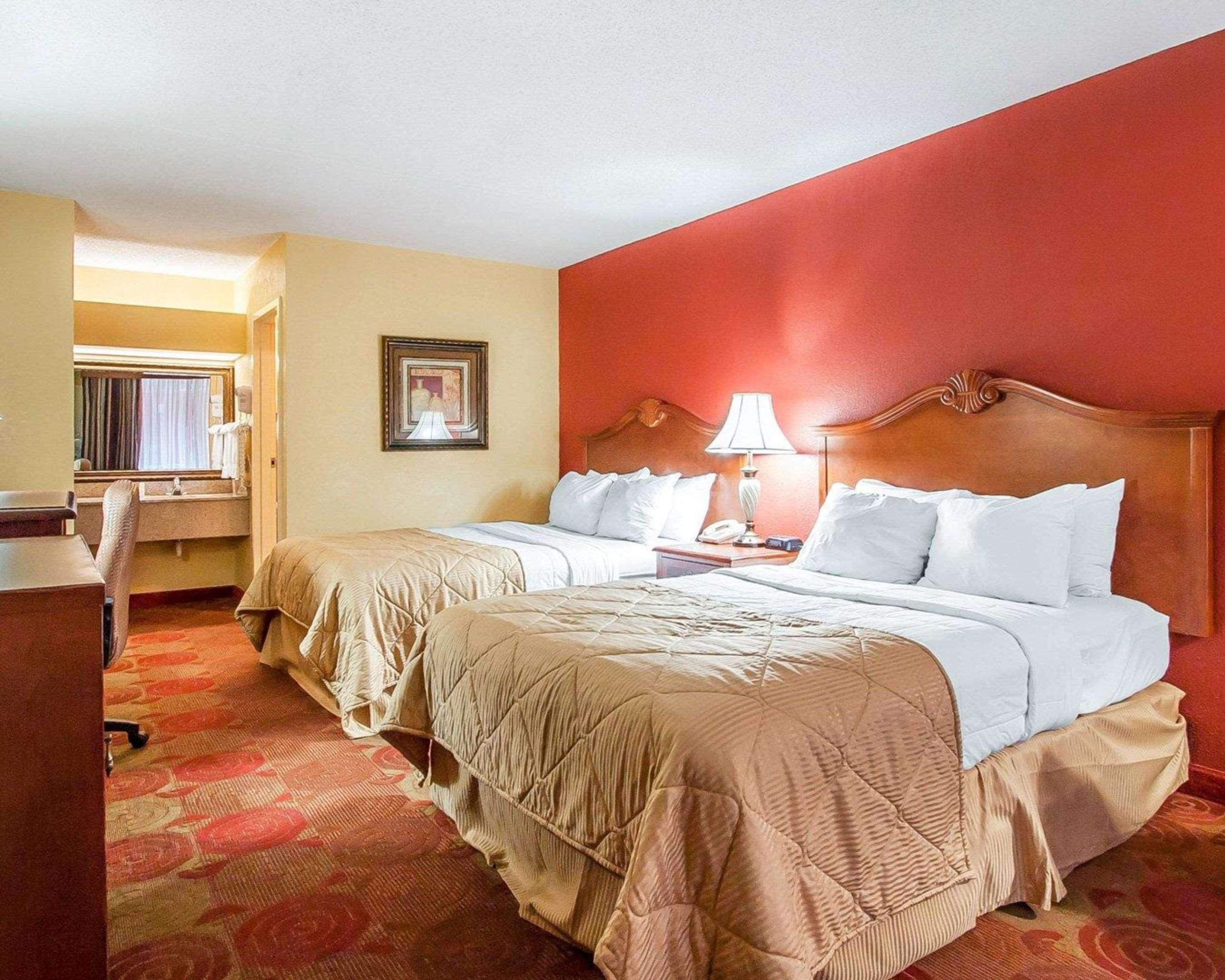 Clarion Inn & Suites University Center Auburn Zewnętrze zdjęcie