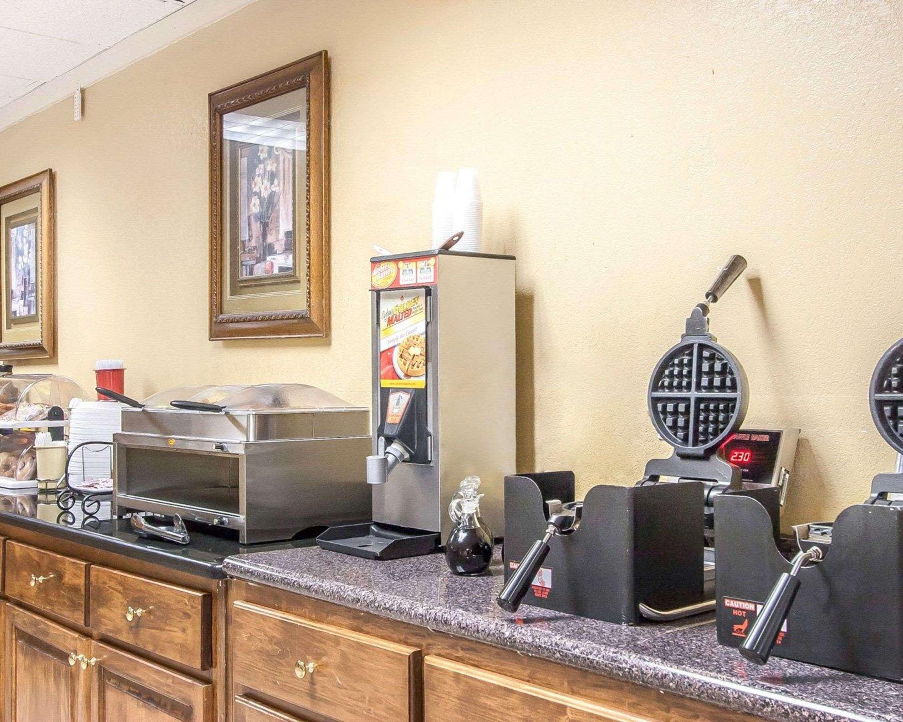 Clarion Inn & Suites University Center Auburn Zewnętrze zdjęcie