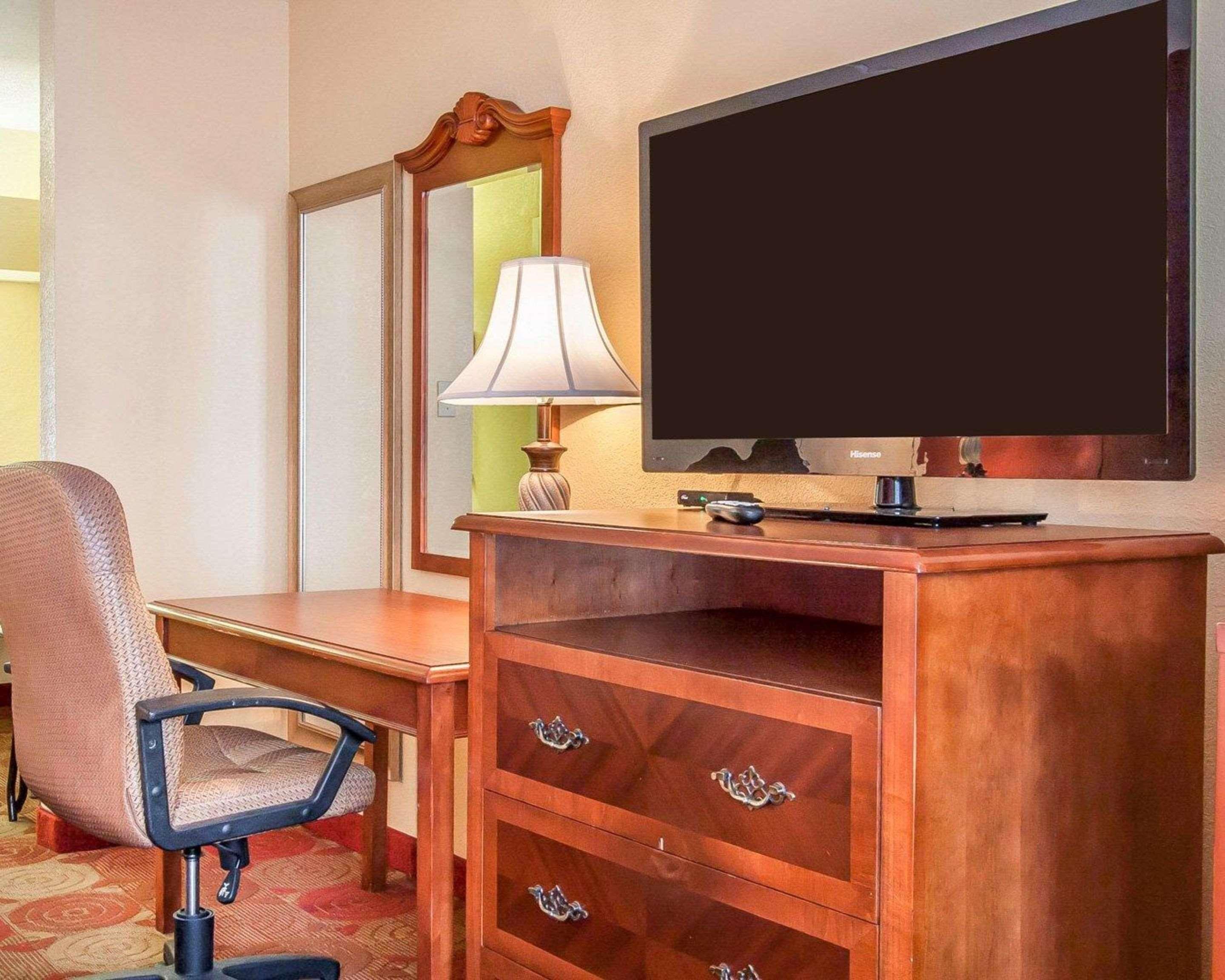 Clarion Inn & Suites University Center Auburn Zewnętrze zdjęcie