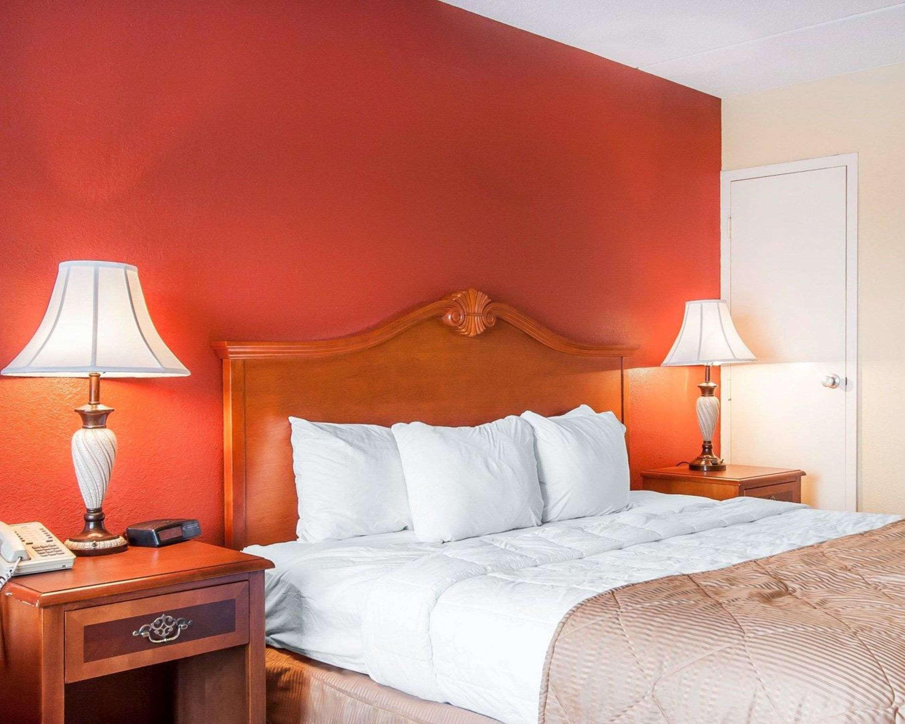 Clarion Inn & Suites University Center Auburn Zewnętrze zdjęcie