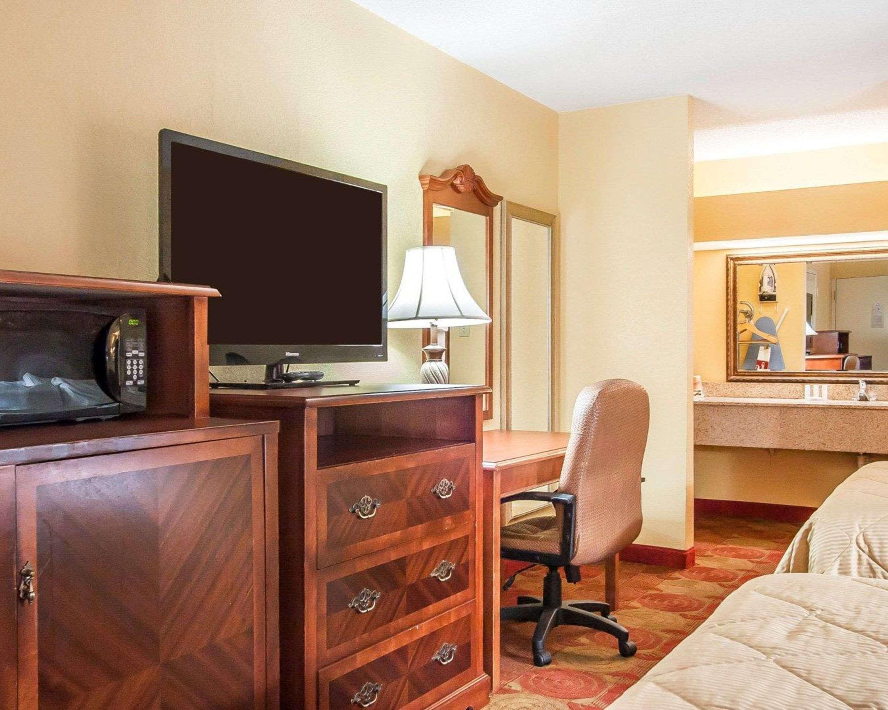 Clarion Inn & Suites University Center Auburn Zewnętrze zdjęcie